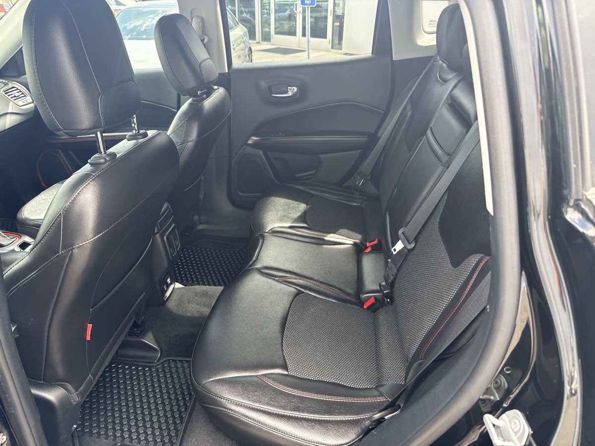 Used 2018 Jeep Compass Trailhawk w/ Navigation Group AWD/4WD image 15