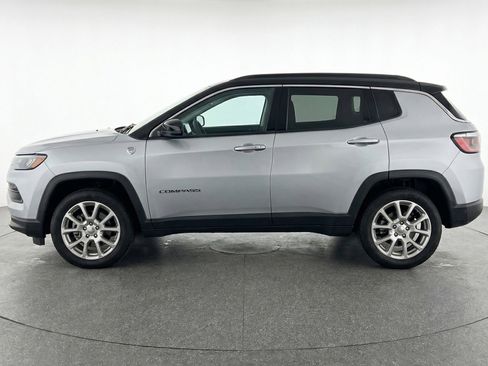 Used 2025 Jeep Compass Limited image 5