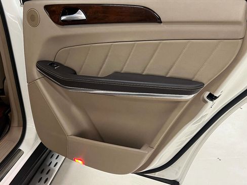 Used 2014 Mercedes-Benz GL 550 GL 550 4MATIC AWD 4dr SUV image 90