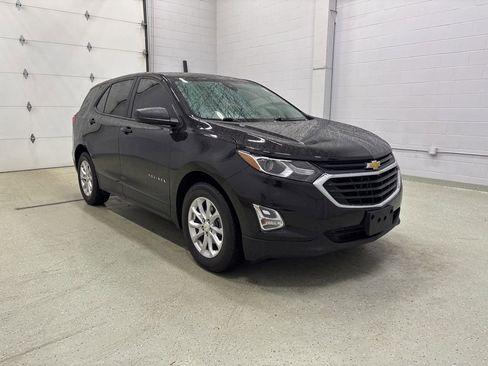Used 2020 Chevrolet Equinox LS w/ LS Convenience Package FWD image 2