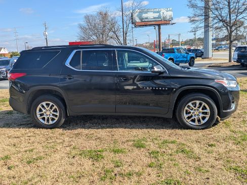 Used 2020 Chevrolet Traverse LT image 3
