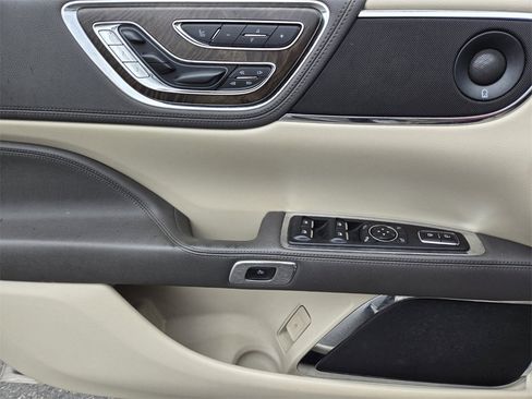 Used 2019 Lincoln Continental Reserve image 38