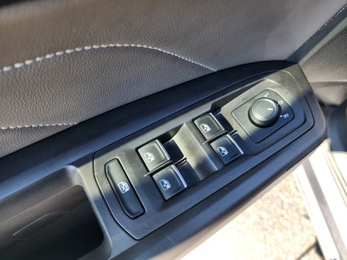 Used 2022 Volkswagen Atlas Cross Sport SE image 24