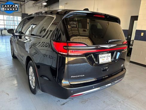 Used 2024 Chrysler Pacifica Touring-L image 33