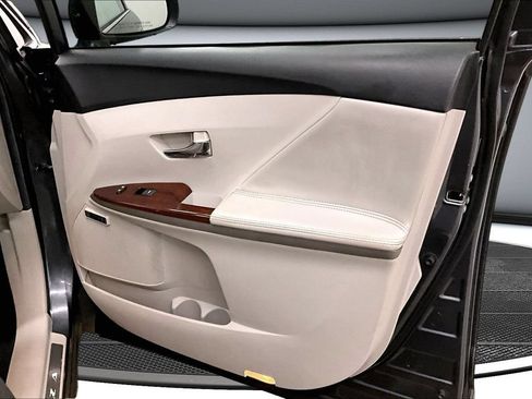 Used 2011 Toyota Venza w/ Premium Pkg #2 FWD image 26