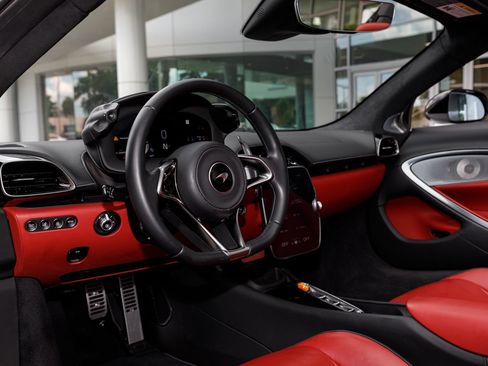 Used 2025 McLaren Artura Spider RWD image 53