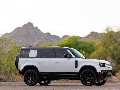 Used 2025 Land Rover Defender 110 V8 AWD/4WD image 18