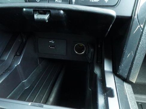 Used 2019 Ford Explorer XLT FWD image 19