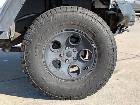 Certified 2015 Jeep Wrangler Unlimited Rubicon w/ Dual Top Group image 11