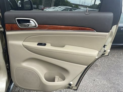 Used 2011 Jeep Grand Cherokee Overland image 19