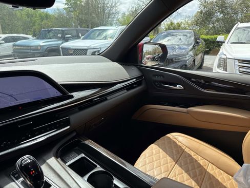 Certified 2023 Cadillac Escalade Premium Luxury AWD/4WD image 24