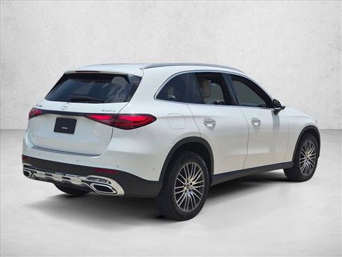 Used 2025 Mercedes-Benz GLC 300 4MATIC image 5