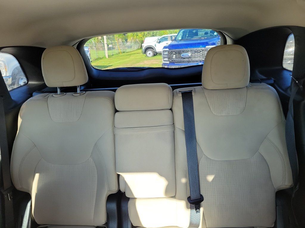 Used 2017 Jeep Cherokee Latitude w/ Comfort/Convenience Group AWD/4WD image 16