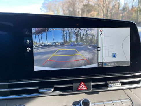 Used 2025 Hyundai Elantra SEL image 17