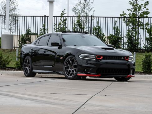 Used 2019 Dodge Charger Scat Pack w/ Plus Group RWD image 2
