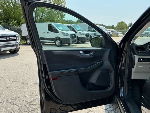 Used 2023 Ford Escape SE FWD image 14
