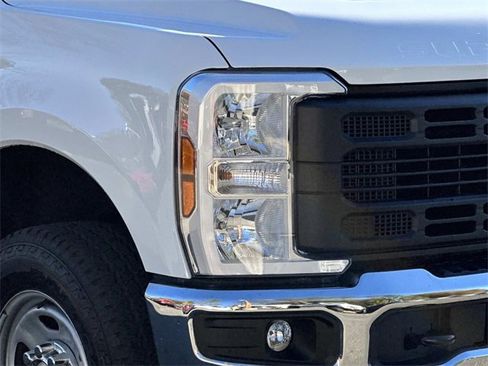 Used 2025 Ford F350 XL w/ FX4 Off-Road Package image 5