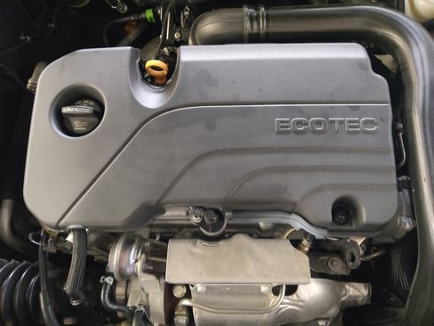 Used 2021 Chevrolet Malibu LT FWD image 30