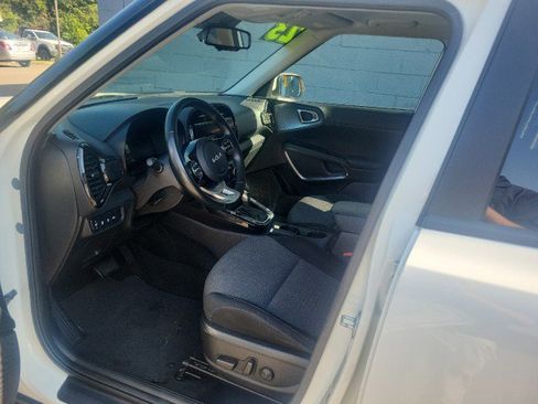 Used 2023 Kia Soul EX image 9