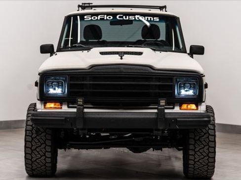 Used 1988 Jeep Grand Wagoneer image 4