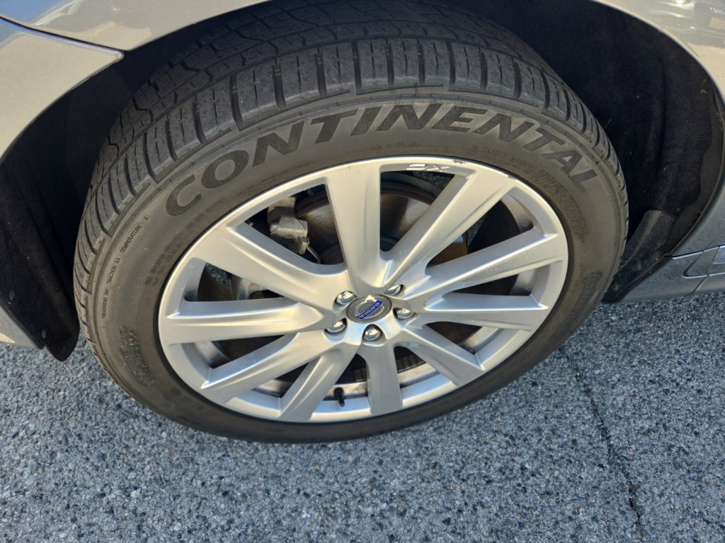 Used 2017 Volvo XC60 T5 Inscription w/ Preferred Option Package FWD image 9