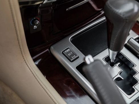 Used 2013 Lexus LX 570 4WD w/ Luxury Pkg image 32