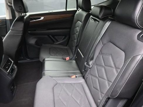 Used 2024 Volkswagen Atlas SE AWD/4WD image 18