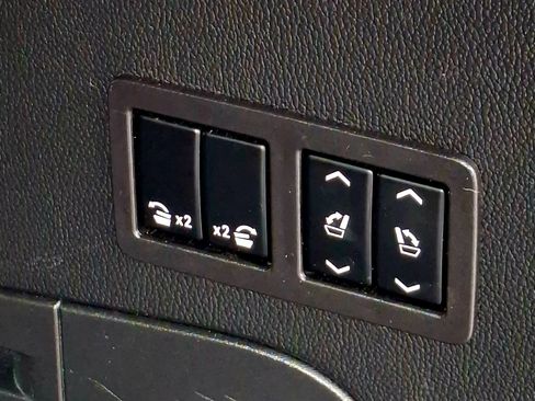 Used 2020 Cadillac Escalade Luxury AWD/4WD image 17
