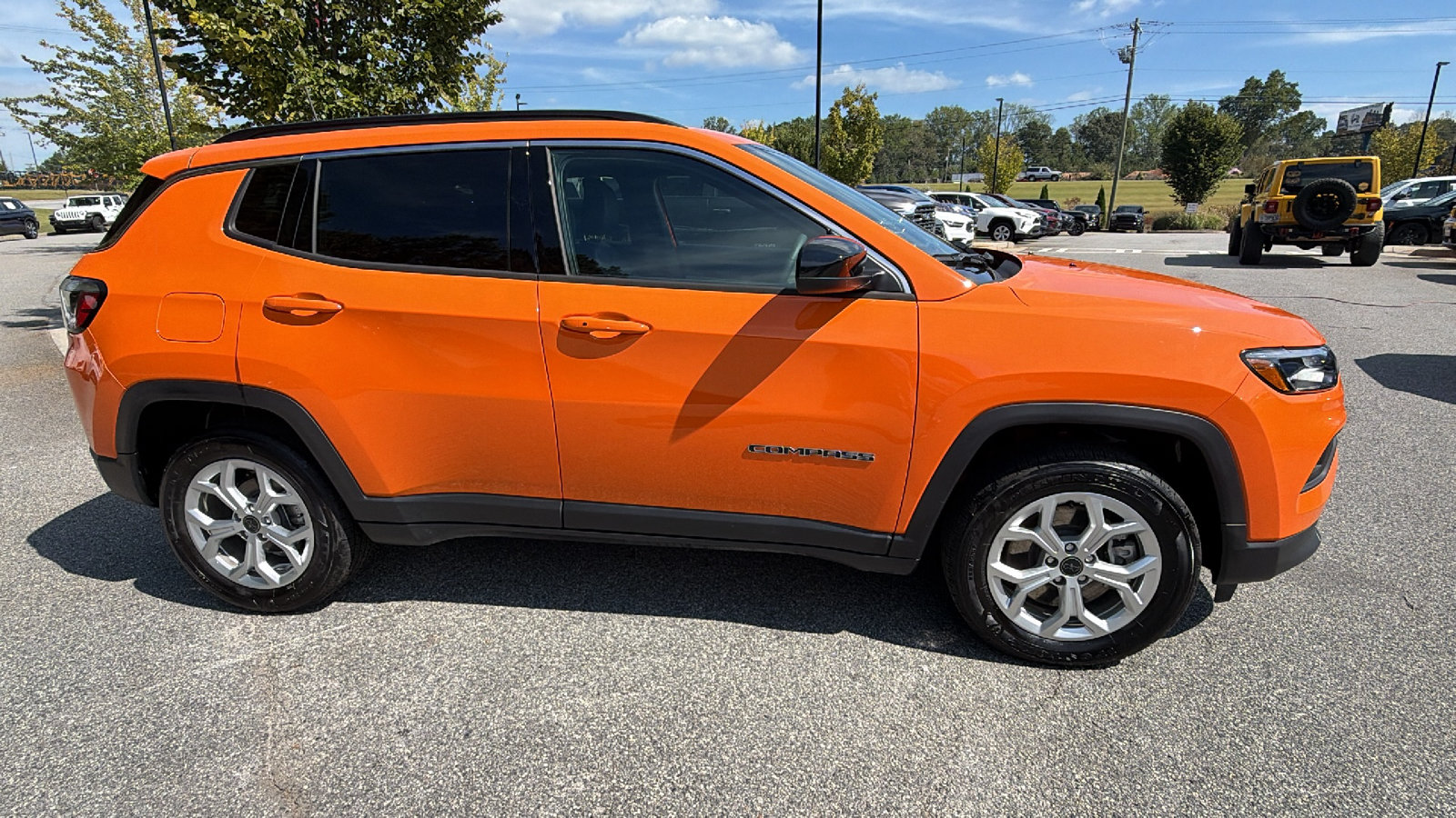 Used 2026 Jeep Compass Latitude AWD/4WD image 7