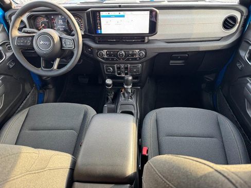 Used 2024 Jeep Gladiator Sport image 11