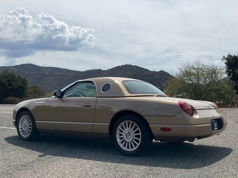Used 2005 Ford Thunderbird image 52