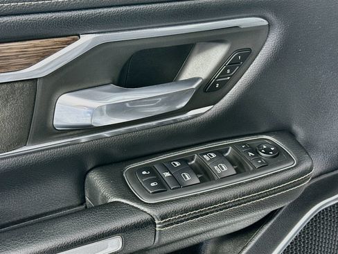 Used 2019 RAM 1500 Laramie AWD/4WD image 18