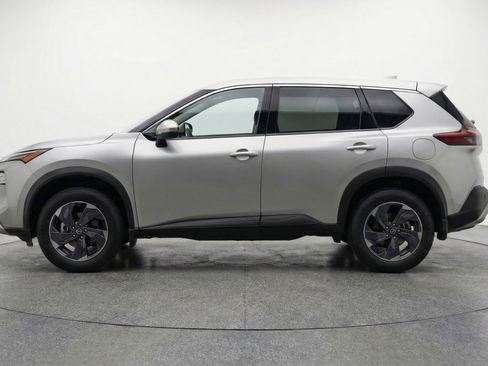 Used 2025 Nissan Rogue SV FWD image 5