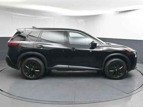 Used 2021 Nissan Rogue SV image 9