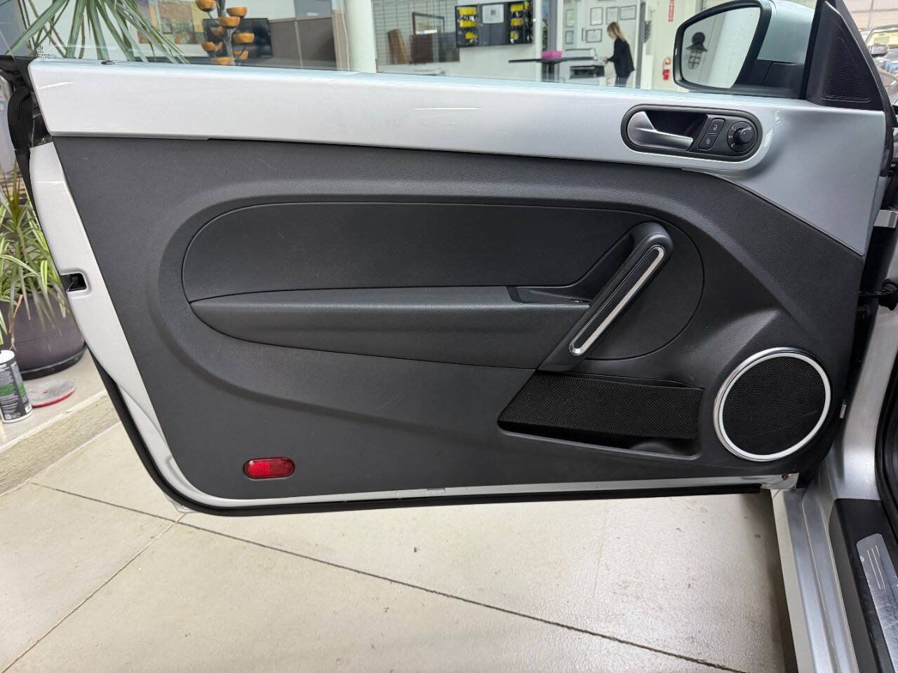 Used 2012 Volkswagen Beetle 2.5 FWD image 9