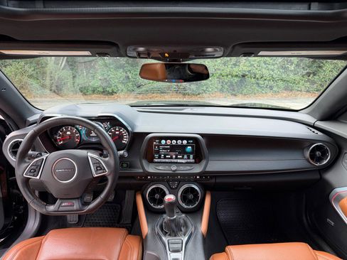 Used 2018 Chevrolet Camaro SS image 28