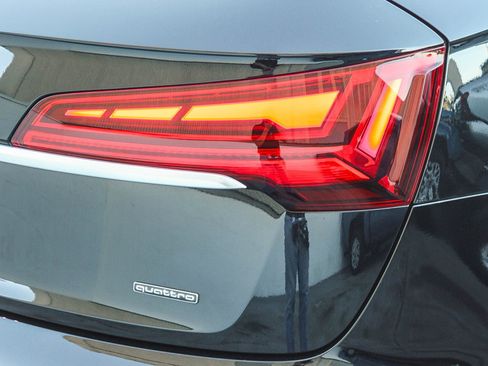 Used 2022 Audi Q5 2.0T Premium w/ Convenience Package image 10