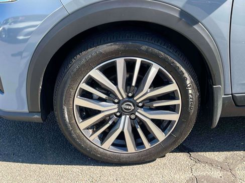 Used 2023 Nissan Kicks SR w/ SR Premium Package FWD image 6