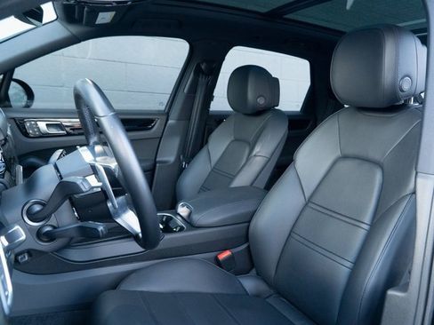 Certified 2022 Porsche Cayenne S image 5