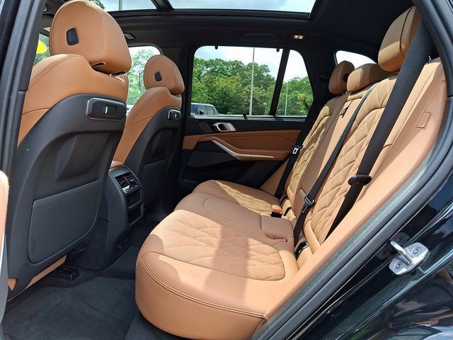 Used 2024 BMW X5 xDrive40i w/ M Sport Package AWD/4WD image 10