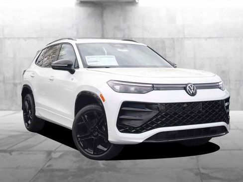New 2026 Volkswagen Tiguan SE R-Line image 2