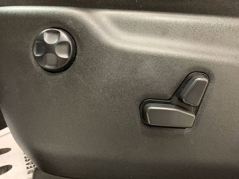 Used 2022 Jeep Grand Cherokee Laredo X image 5