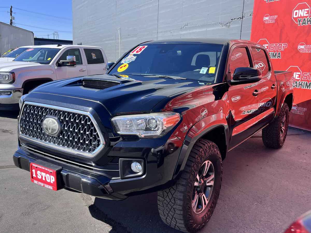 Used 2018 Toyota Tacoma TRD Sport AWD/4WD image 3