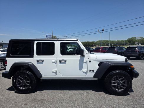 Used 2025 Jeep Wrangler Unlimited Sport AWD/4WD image 4