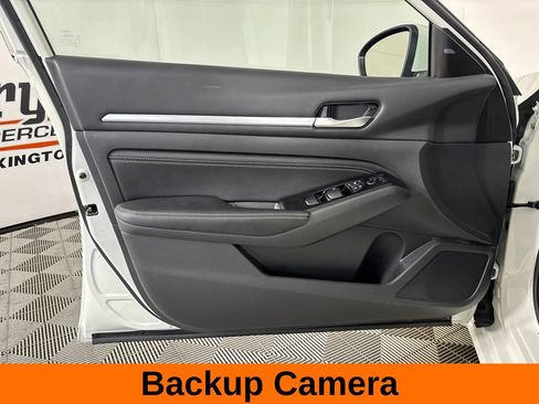 Used 2023 Nissan Altima 2.5 SV w/ SV Premium Package FWD image 11