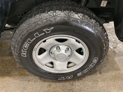 Used 2022 Toyota Tacoma SR w/ SR Convenience Package RWD image 27