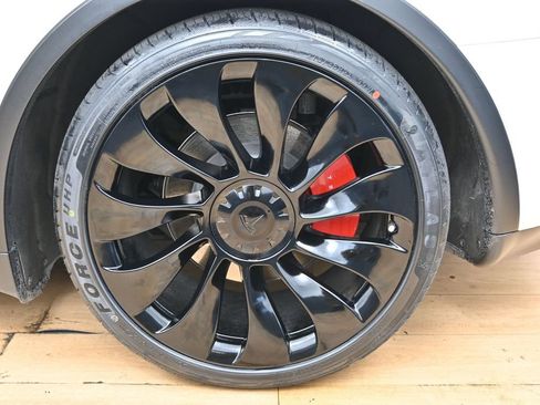 Used 2023 Tesla Model Y Performance AWD/4WD image 11