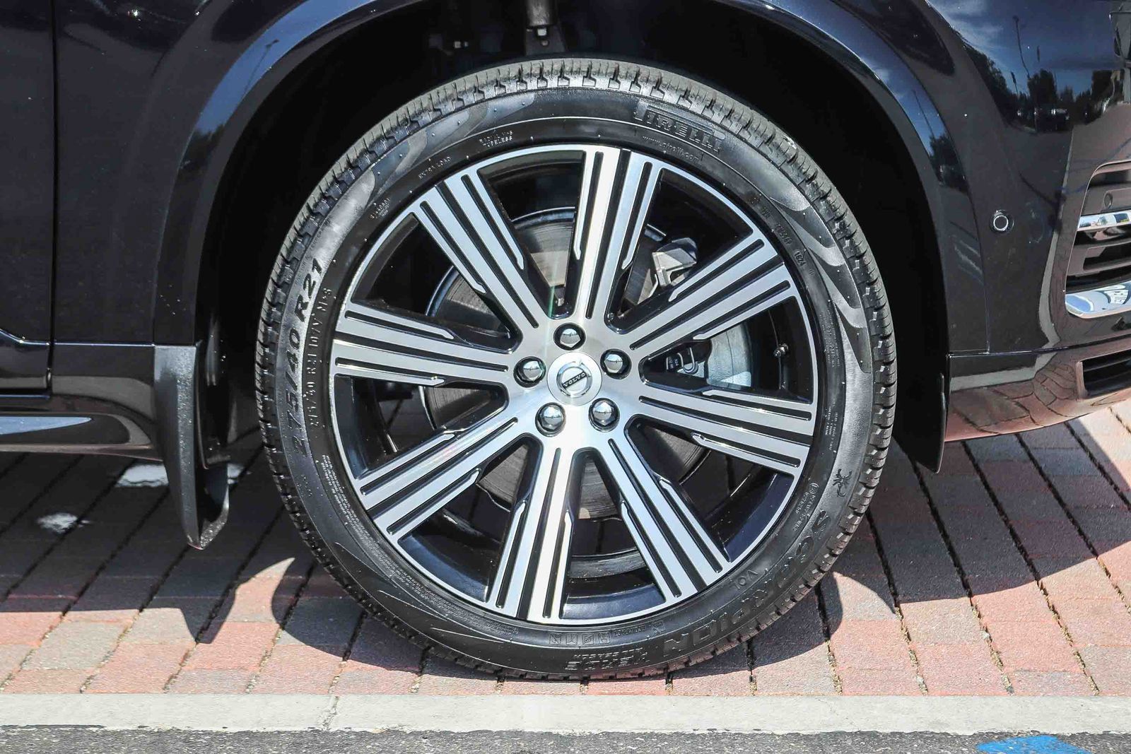 Used 2025 Volvo XC90 T8 Plus w/ Protection Package Premier AWD/4WD image 11