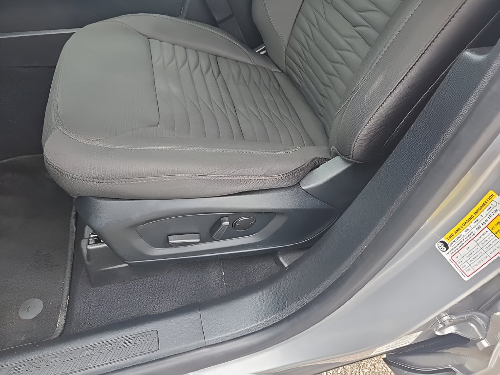 Used 2021 Ford Explorer XLT AWD/4WD image 23