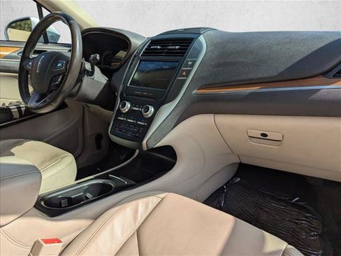 Used 2017 Lincoln MKC Select w/ Select Plus Package AWD/4WD image 22